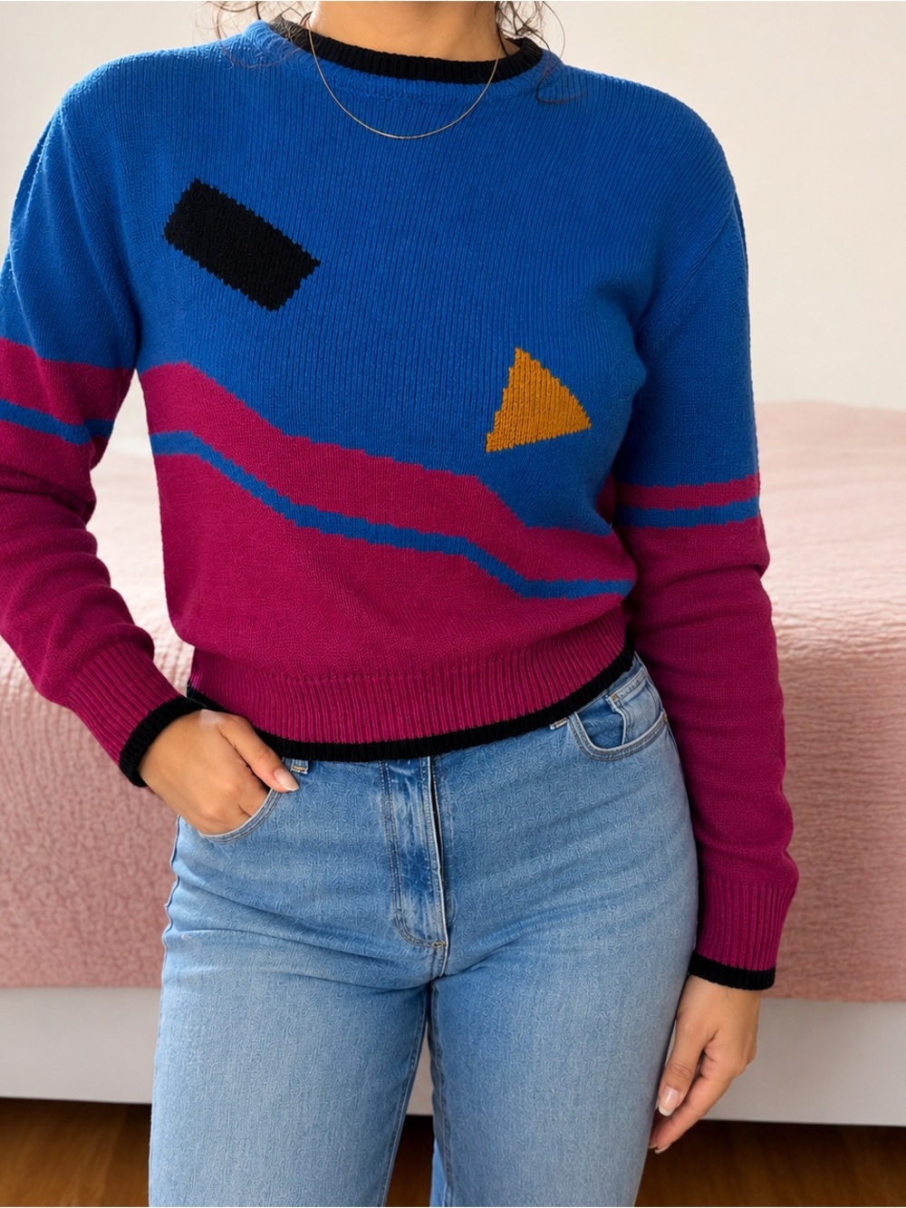 Women’s Cropped Blue and Pink Geometric Crewneck Sweaterw